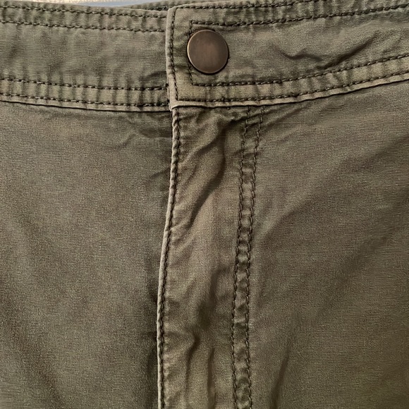 Abercrombie & Fitch cargo army green jeans. Women’s S - Picture 3 of 10